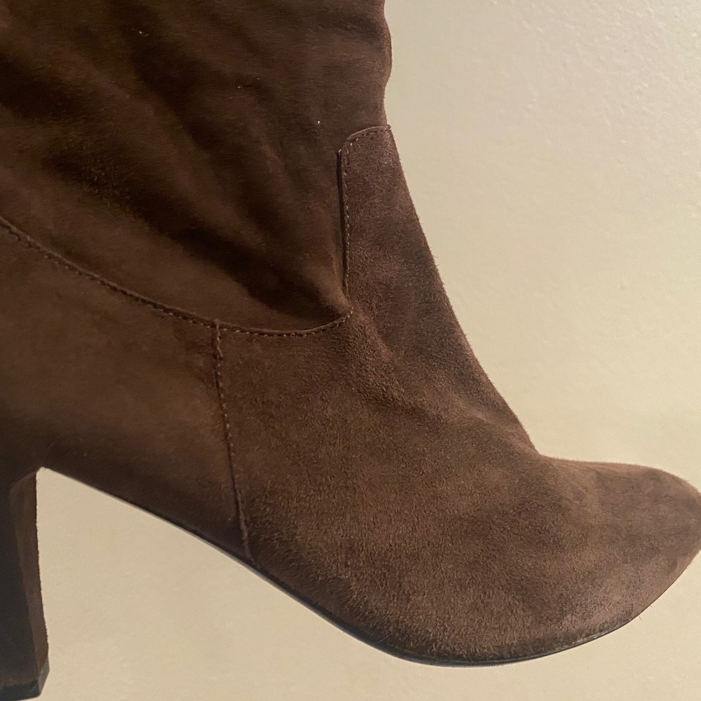 Vero Cuoio Knee High Suede Boots